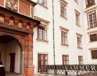 AUSGEBUCHT _ Habsburgs Kronen _ einzigartige Objekte in der ehemals kaiserlichen Schatzkammer machen Geschichte sichtbar